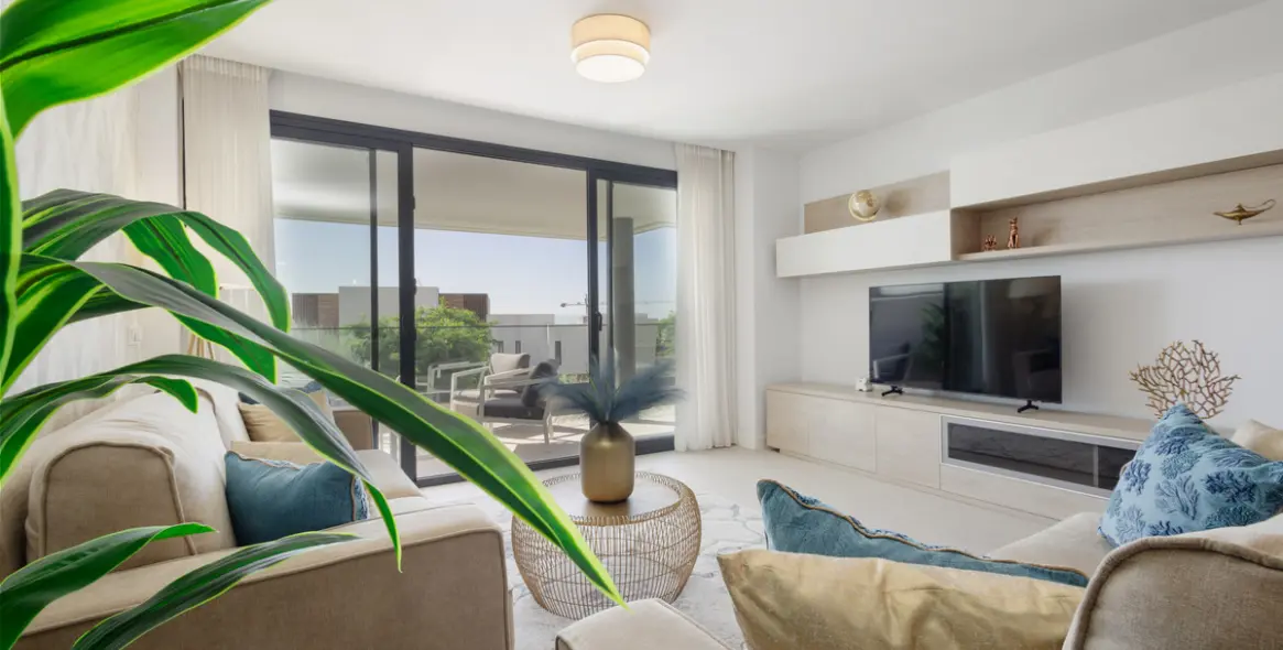 Short-term rent of middle floor apartment in Estepona 1
