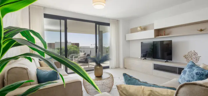 Short-term rent of middle floor apartment in Estepona 0