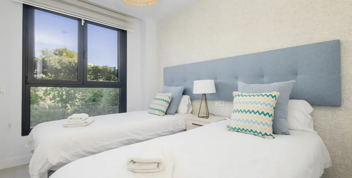 Short-term rent of middle floor apartment in Estepona 6