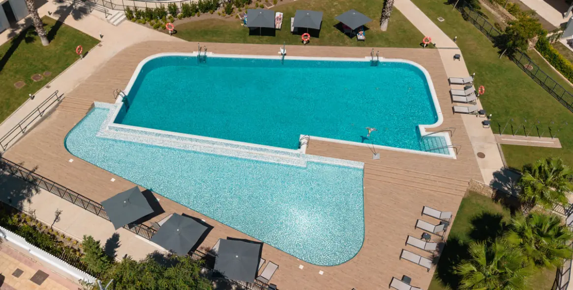 Short-term rent of middle floor apartment in Estepona 12