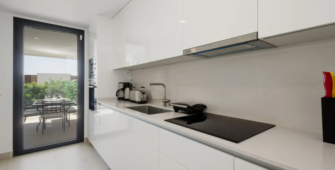 Short-term rent of middle floor apartment in Estepona 23