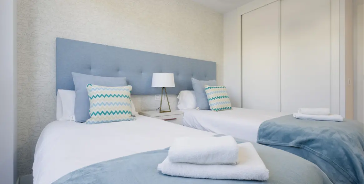 Short-term rent of middle floor apartment in Estepona 31