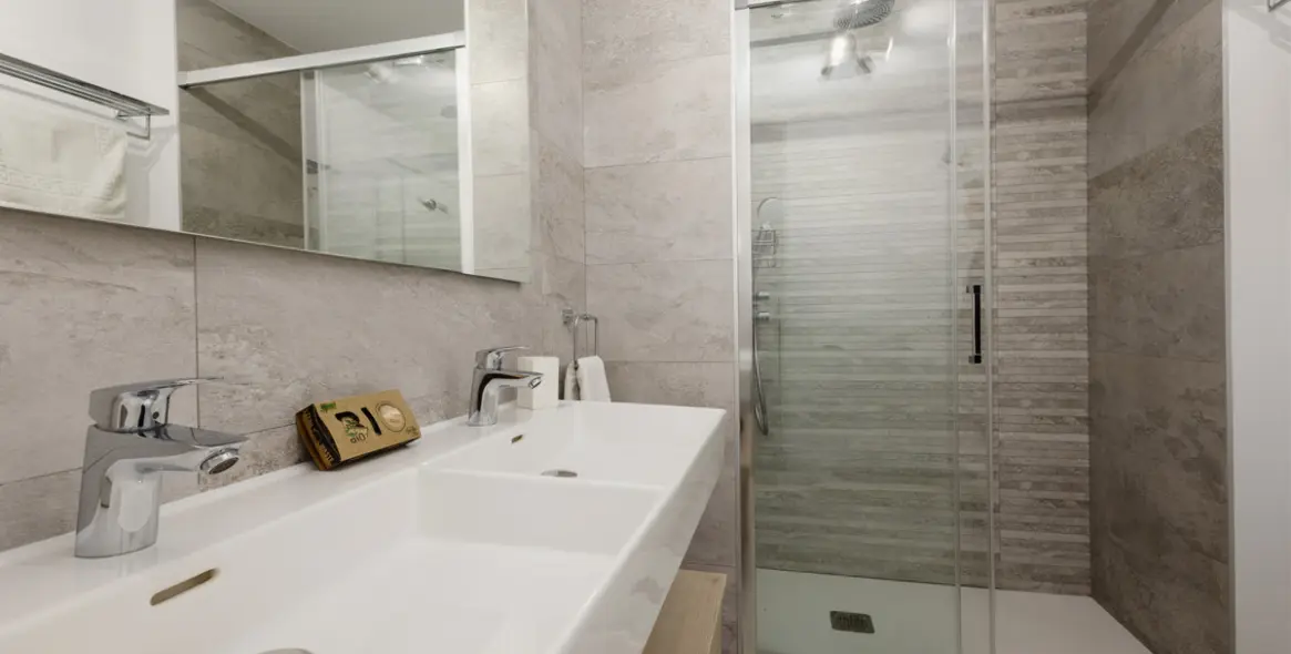 Short-term rent of middle floor apartment in Estepona 39