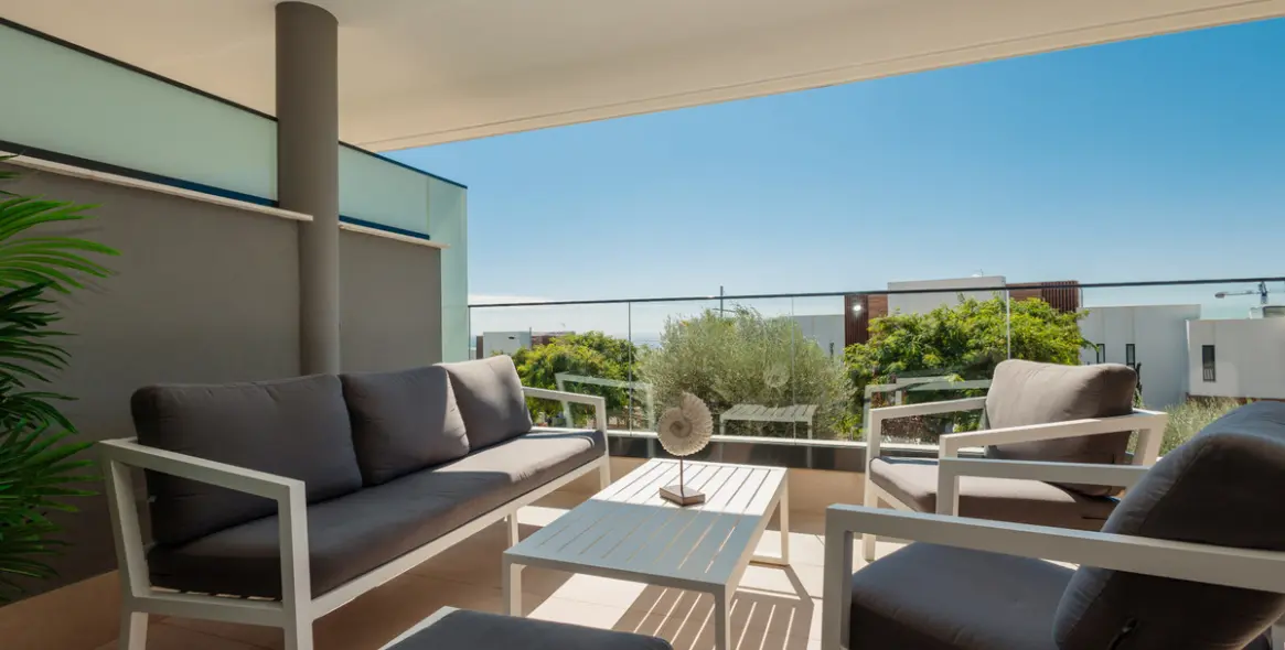 Short-term rent of middle floor apartment in Estepona 50