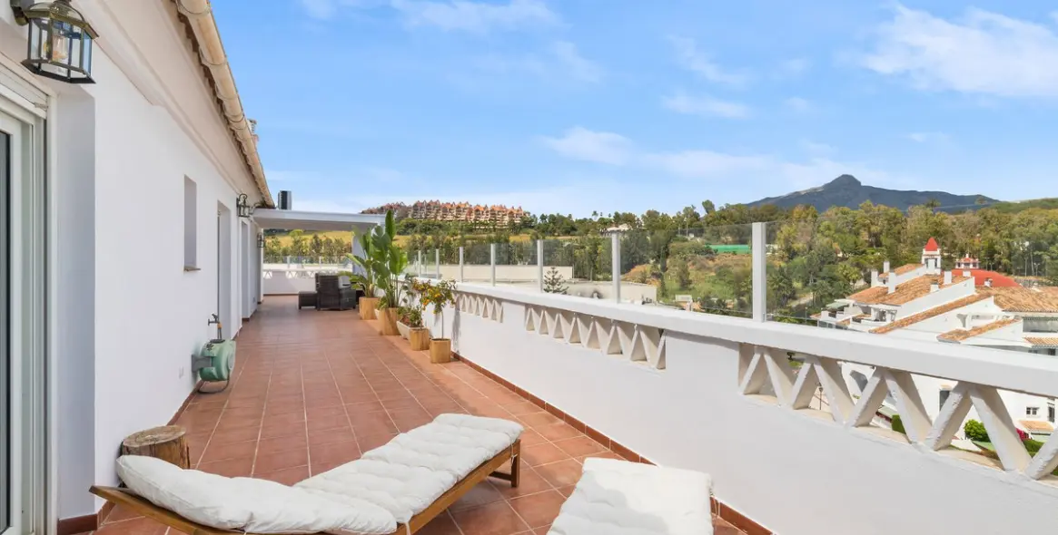 Short-term rent of penthouse in Nueva Andalucía 4