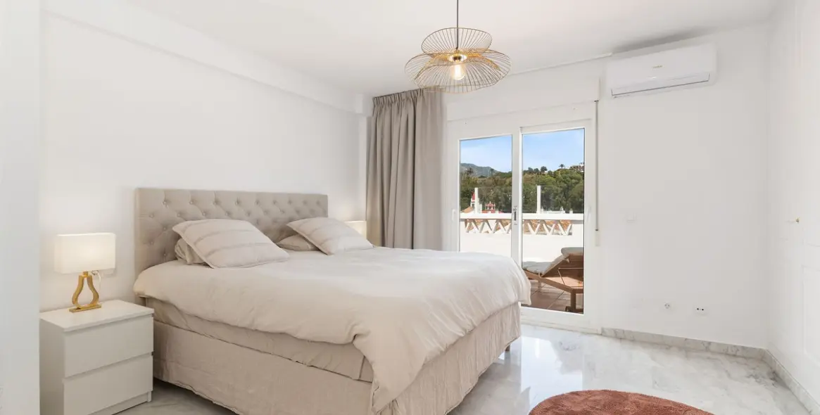 Short-term rent of penthouse in Nueva Andalucía 9