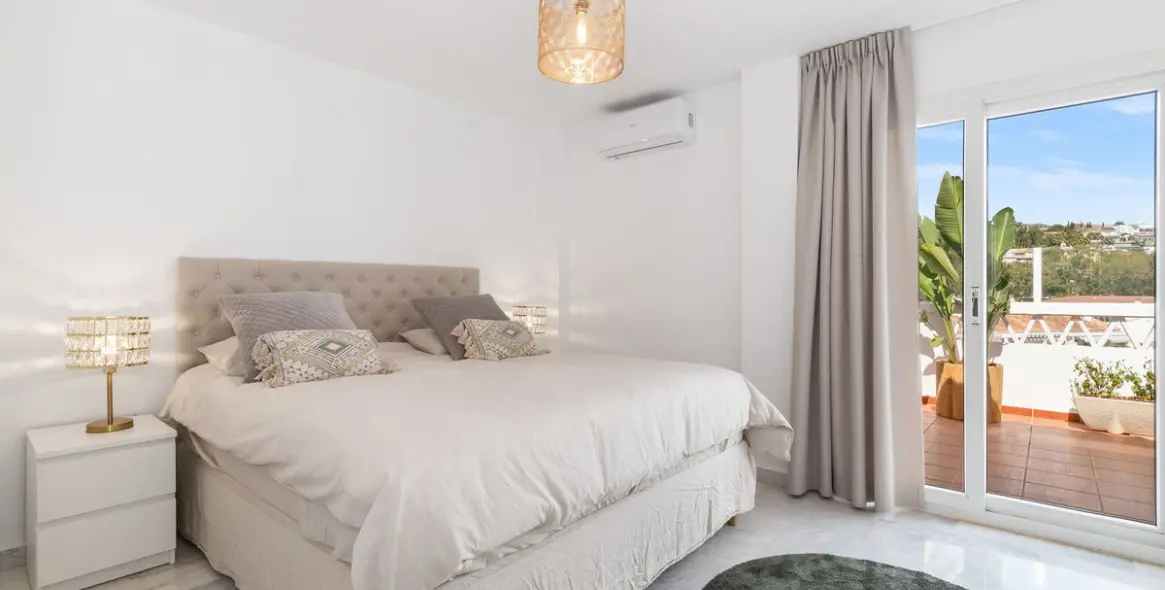 Short-term rent of penthouse in Nueva Andalucía 11