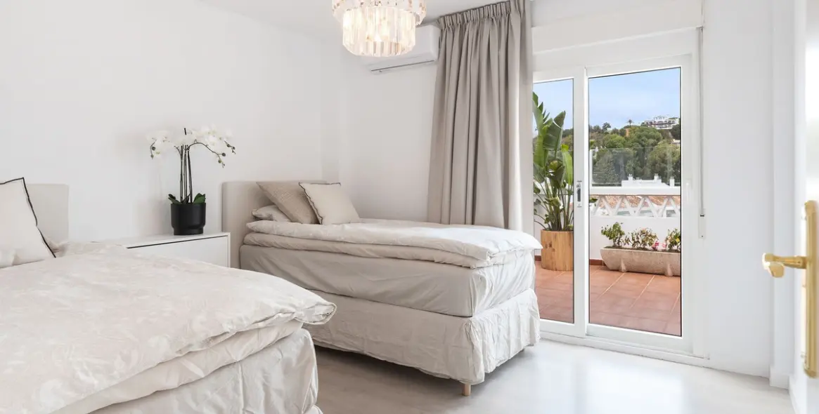 Short-term rent of penthouse in Nueva Andalucía 12