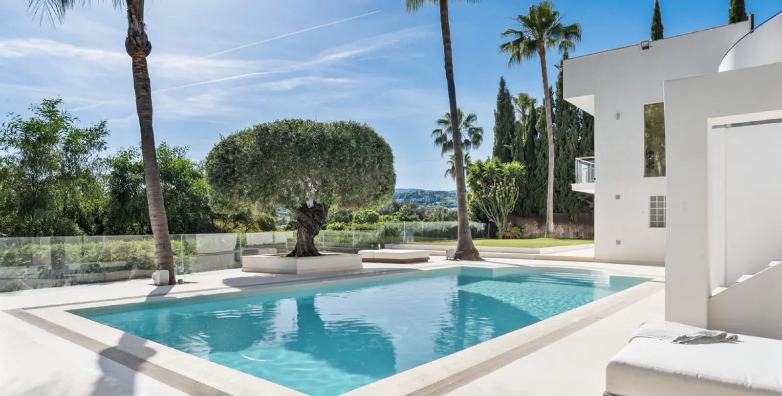 Short-term rent of detached villa in Nueva Andalucía 1
