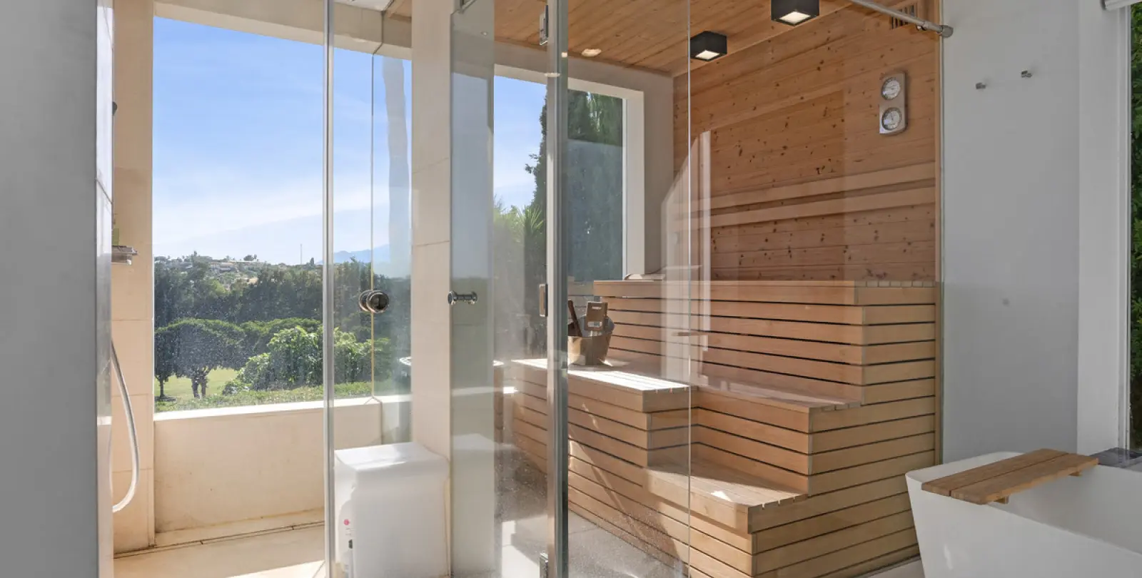 Short-term rent of detached villa in Nueva Andalucía 26