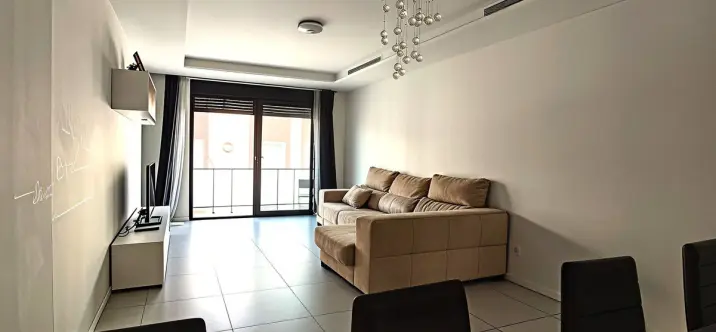 Sale of middle floor apartment in Cancelada 1