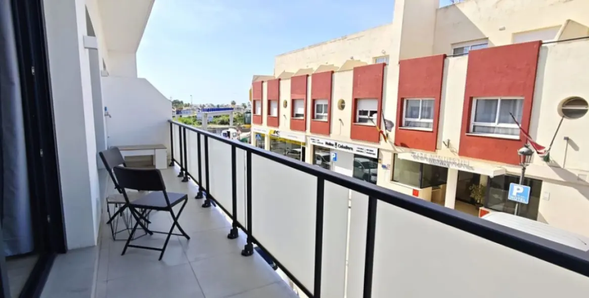 Sale of middle floor apartment in Cancelada 8