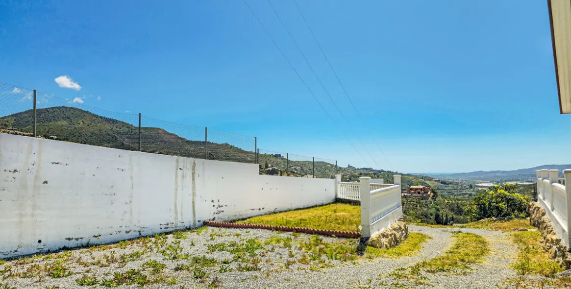 Venta de villa independiente en La Viñuela 47
