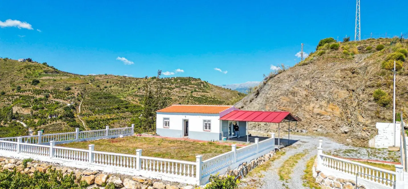 Sale of detached villa in La Viñuela 1