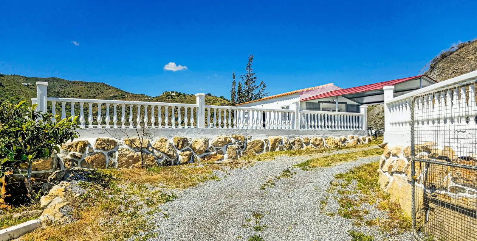 Venta de villa independiente en La Viñuela 46