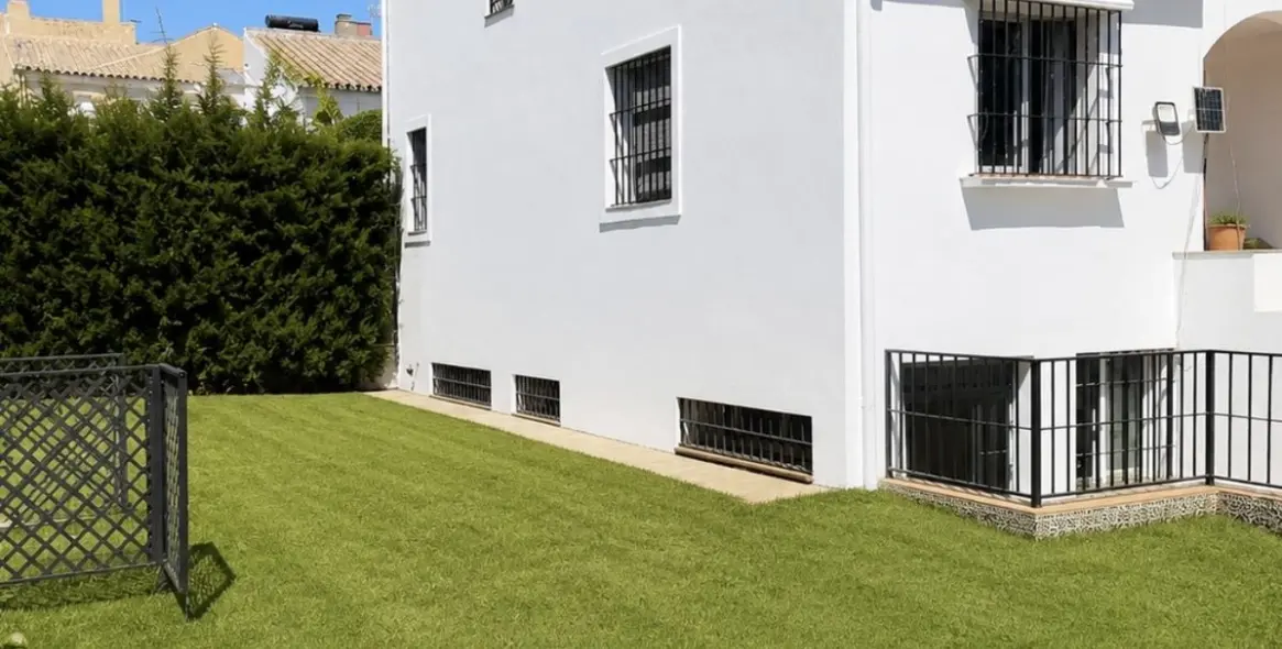 Sale of semi-detached house in Estepona 1