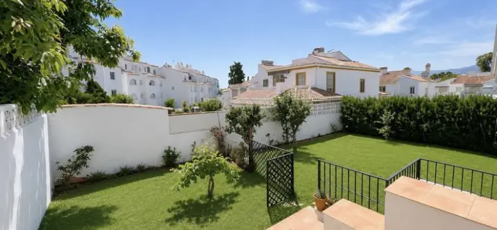 Sale of semi-detached house in Estepona 2