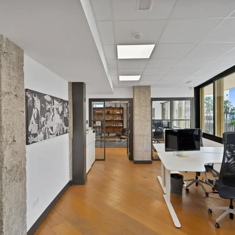 Sale of office in Marbella