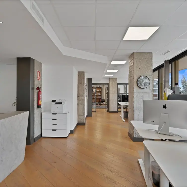 Sale of office in Marbella
