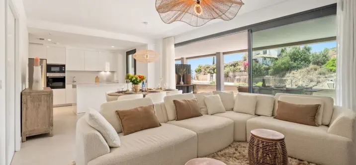 Alquiler a largo plazo de apartamento en planta media en Altos de los Monteros 1