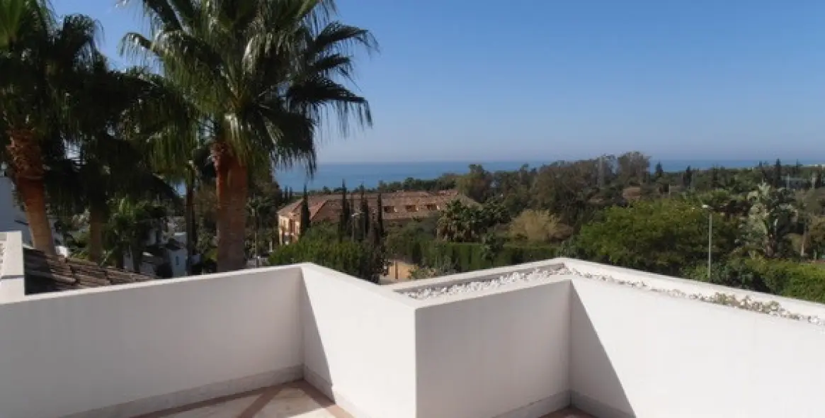 Long-term rent of middle floor apartment in Sierra Blanca 1