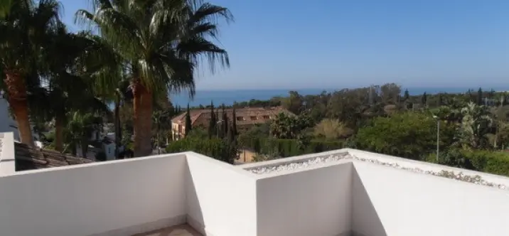 Long-term rent of middle floor apartment in Sierra Blanca 0