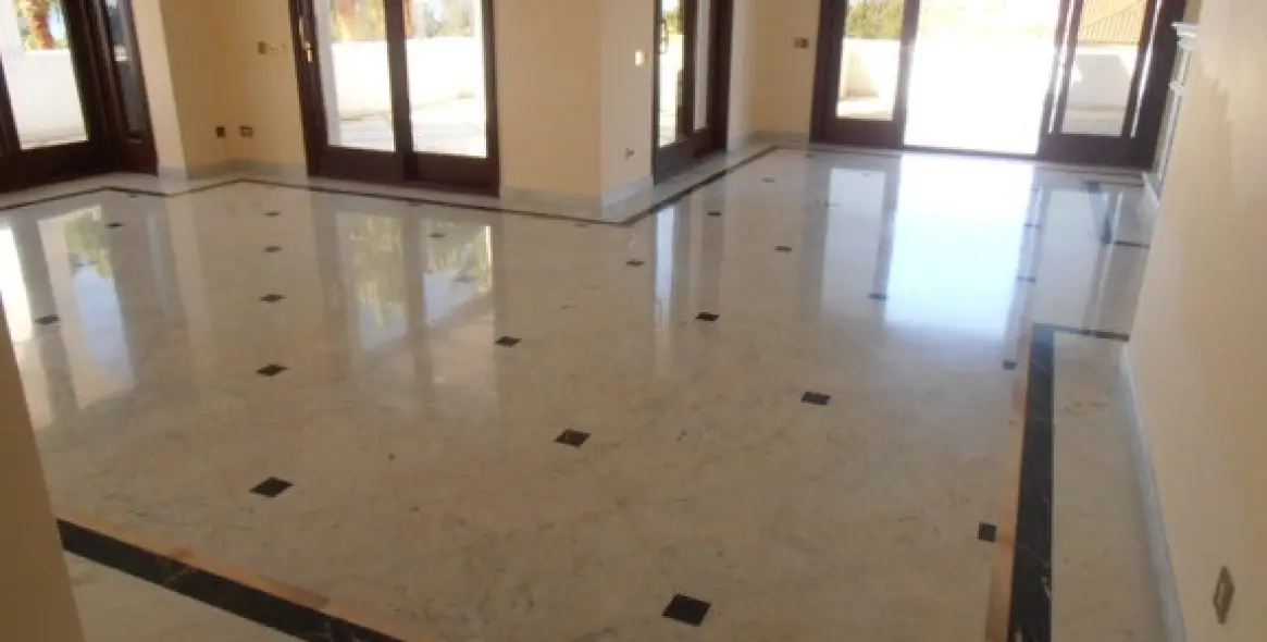 Long-term rent of middle floor apartment in Sierra Blanca 4