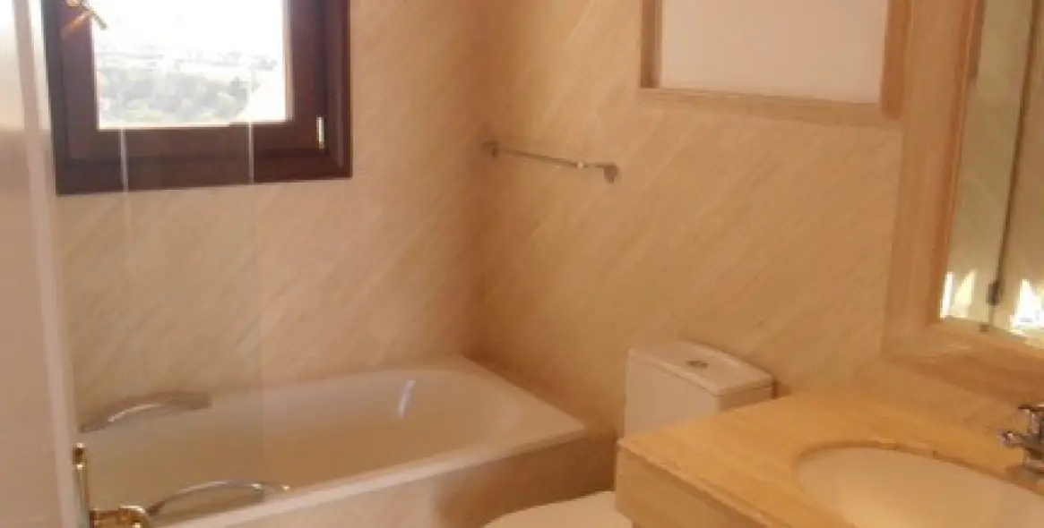 Long-term rent of middle floor apartment in Sierra Blanca 7