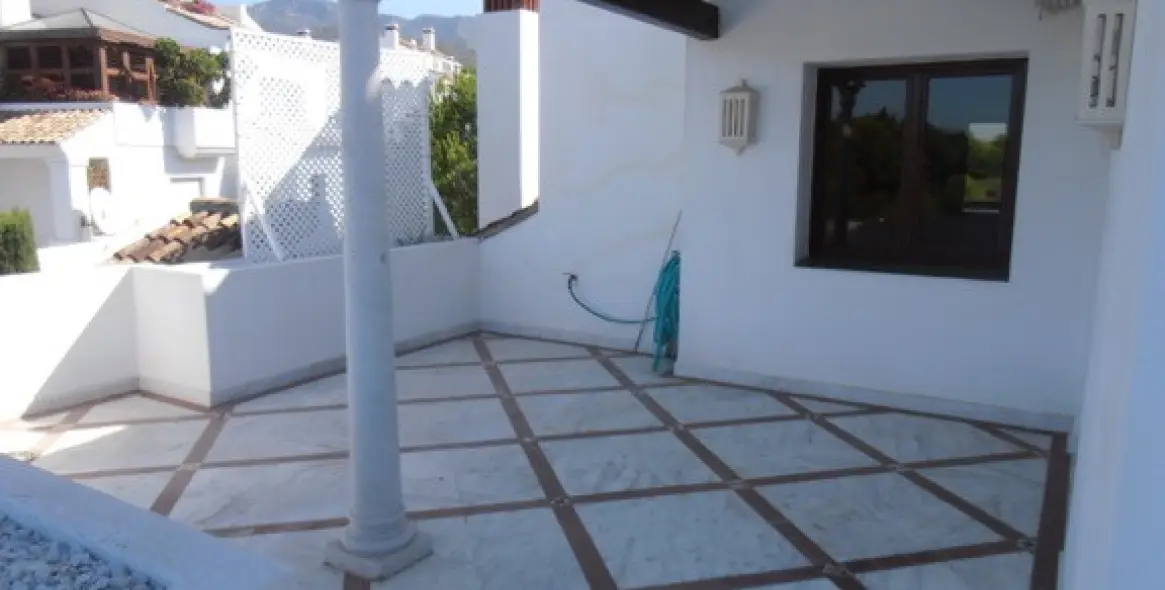 Long-term rent of middle floor apartment in Sierra Blanca 14