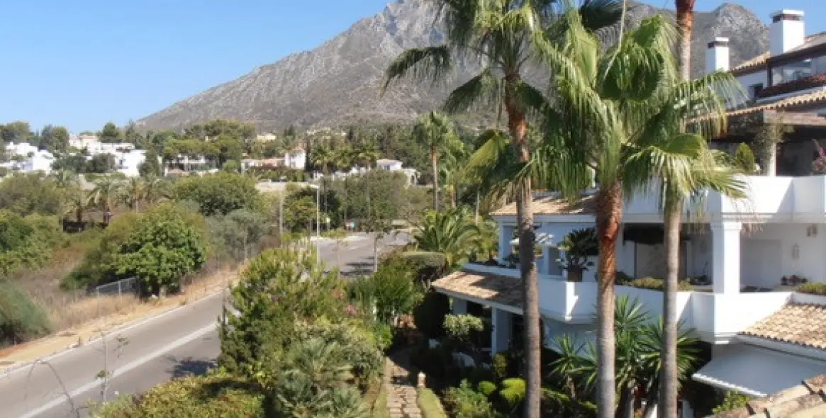 Long-term rent of middle floor apartment in Sierra Blanca 15