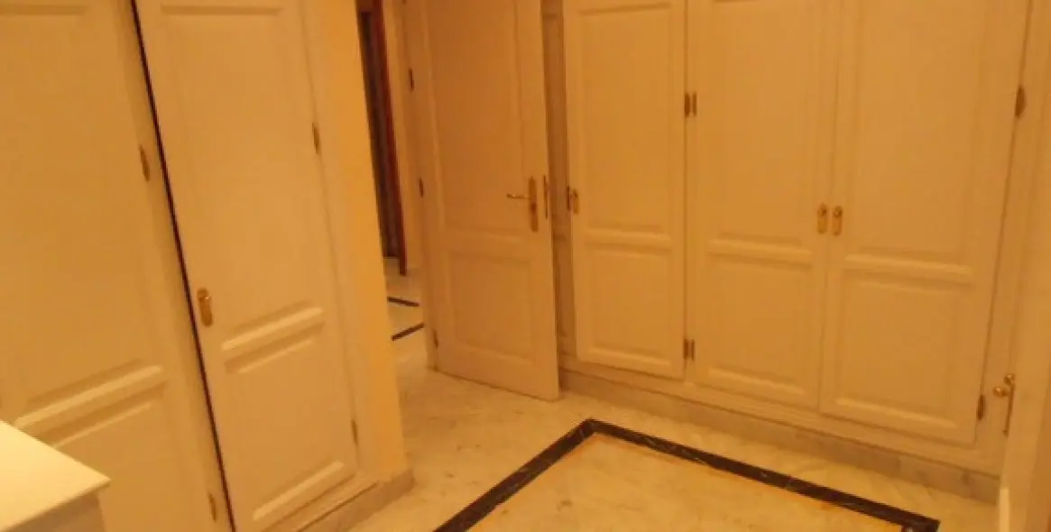 Long-term rent of middle floor apartment in Sierra Blanca 21