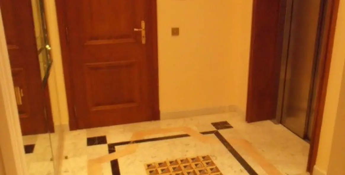 Long-term rent of middle floor apartment in Sierra Blanca 22