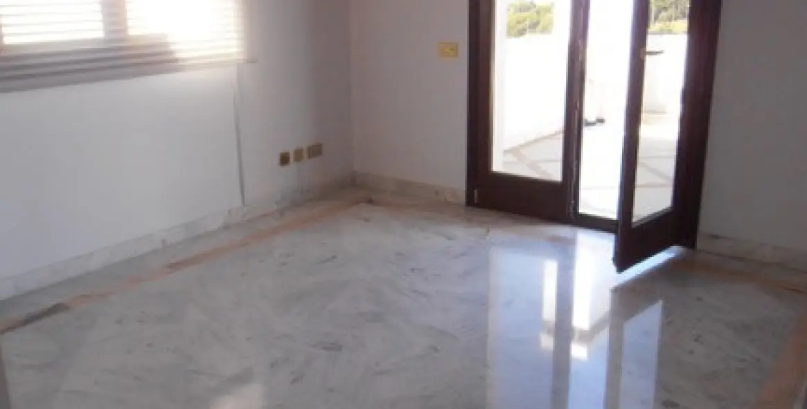 Long-term rent of middle floor apartment in Sierra Blanca 25