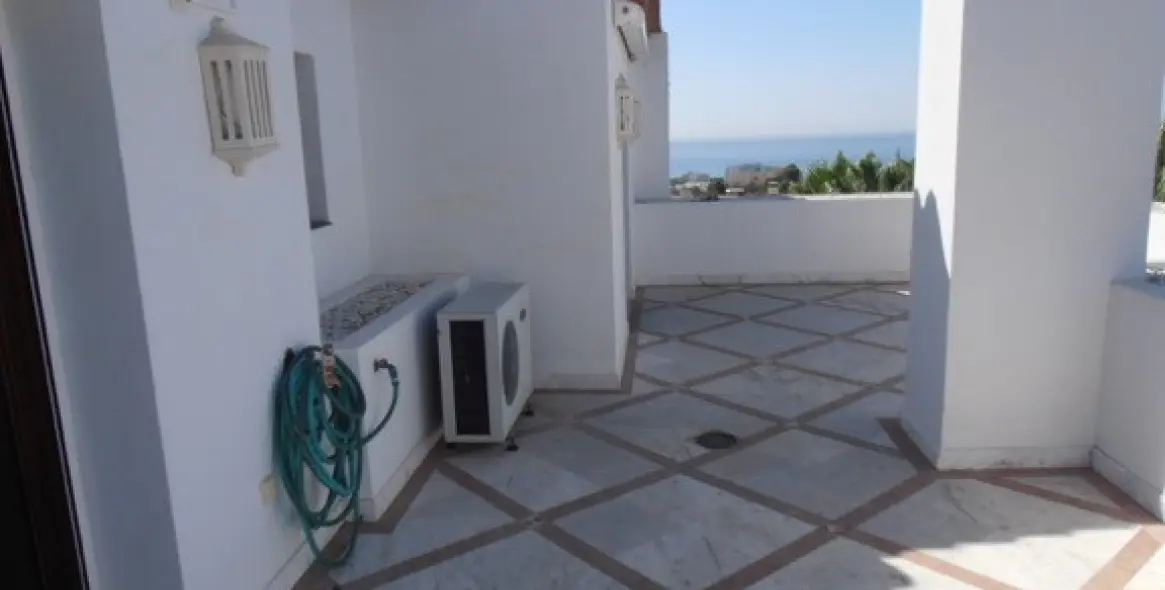 Long-term rent of middle floor apartment in Sierra Blanca 26