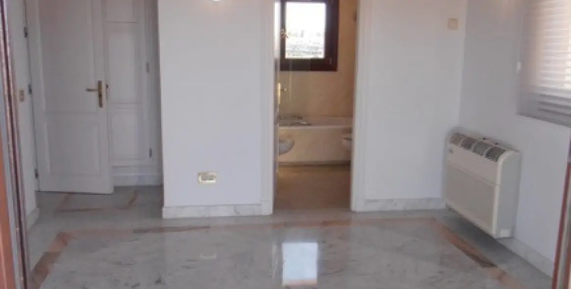 Long-term rent of middle floor apartment in Sierra Blanca 28