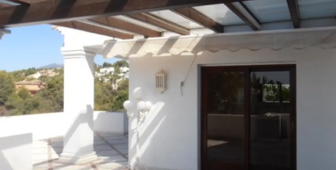 Long-term rent of middle floor apartment in Sierra Blanca 33