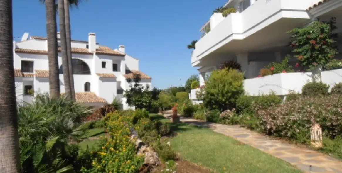 Long-term rent of middle floor apartment in Sierra Blanca 37