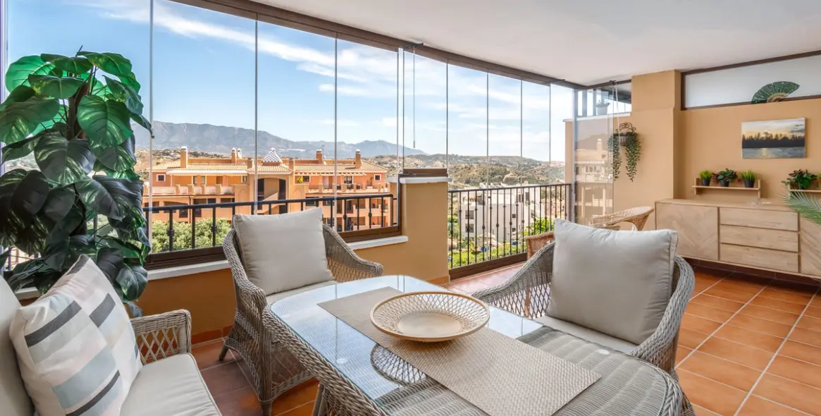 Sale of middle floor apartment in La Cala de Mijas 1