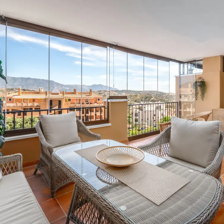 Sale of middle floor apartment in La Cala de Mijas