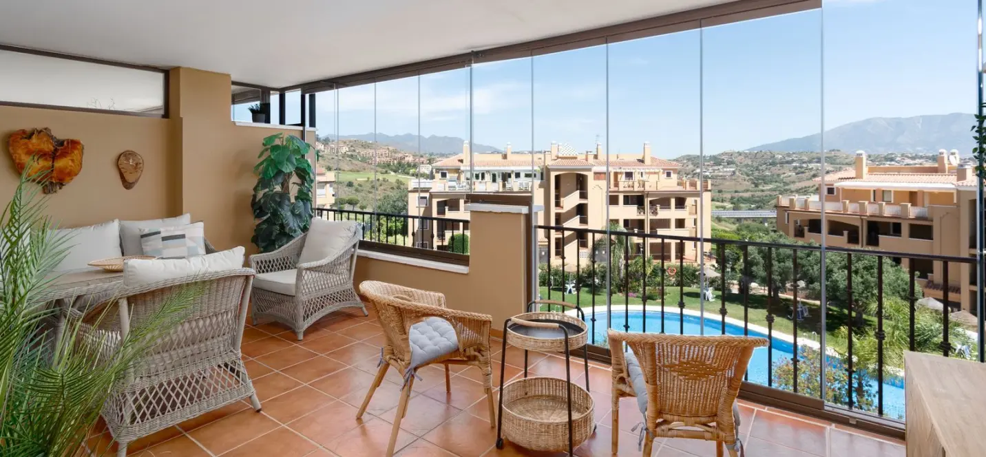 Sale of middle floor apartment in La Cala de Mijas 1