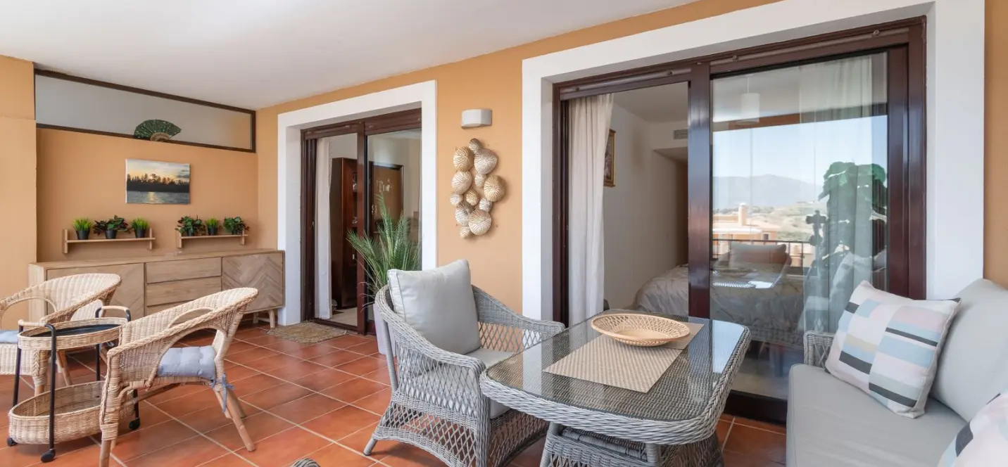 Sale of middle floor apartment in La Cala de Mijas 2