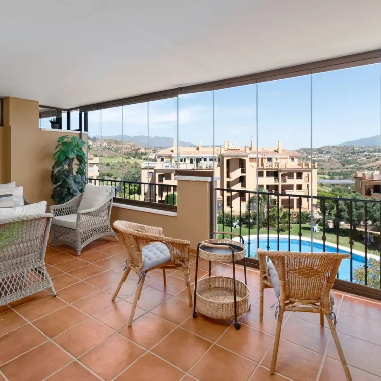 Sale of middle floor apartment in La Cala de Mijas