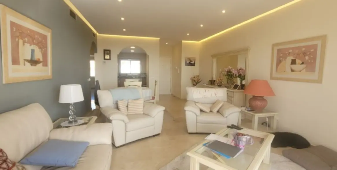 Venta de apartamento en planta media en Riviera del Sol 3