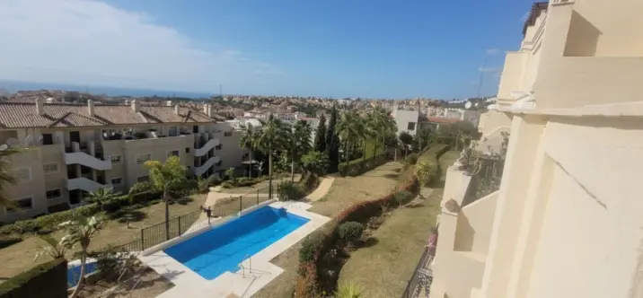 Venta de apartamento en planta media en Riviera del Sol 3