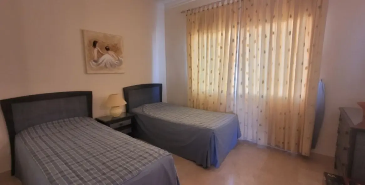Venta de apartamento en planta media en Riviera del Sol 28
