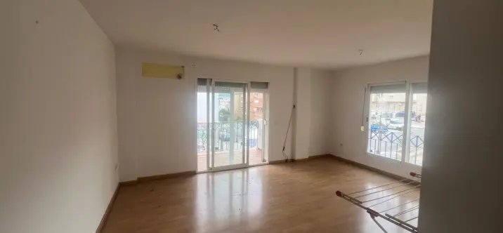 Продажа апартаментов на среднем этаже в Estepona 0