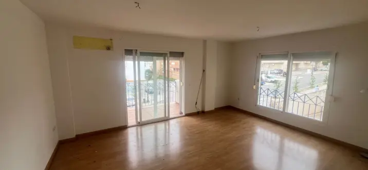 Продажа апартаментов на среднем этаже в Estepona 1
