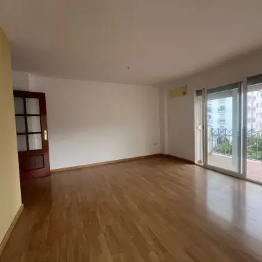 Продажа апартаментов на среднем этаже в Estepona