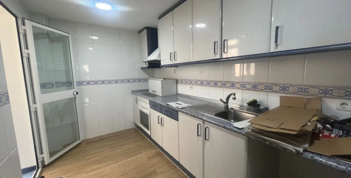Продажа апартаментов на среднем этаже в Estepona 10