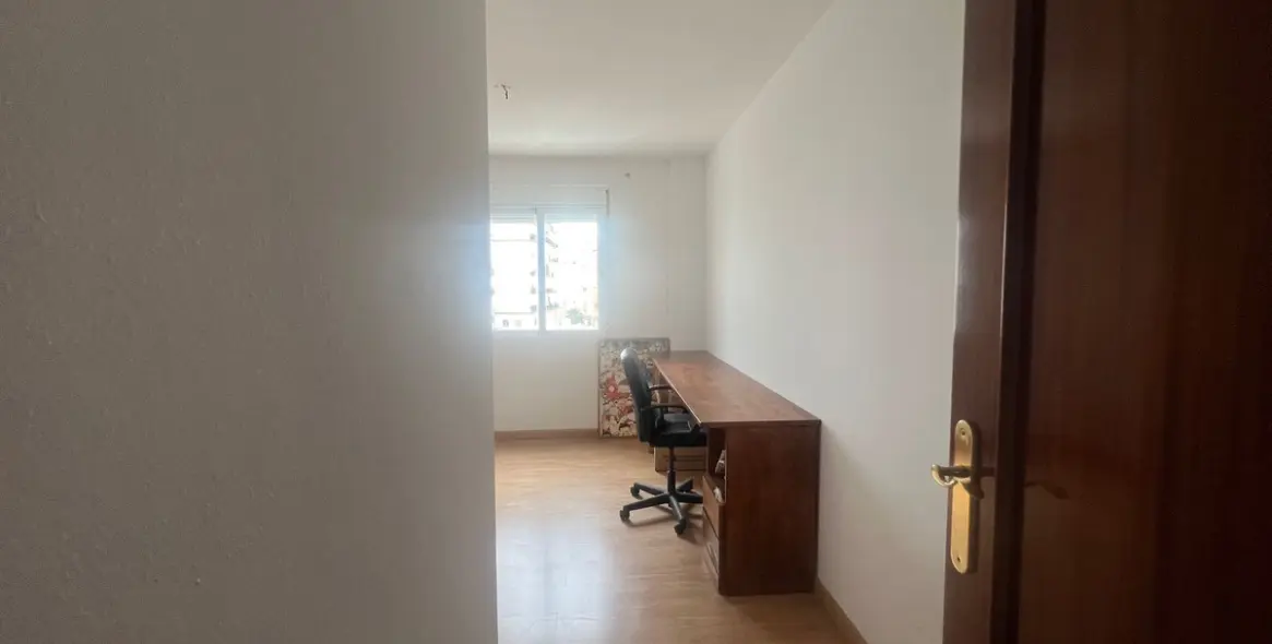 Продажа апартаментов на среднем этаже в Estepona 18